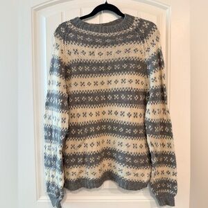 Gray and Cream Patterned Women's Wool Sweater Size Large- See Measurements
